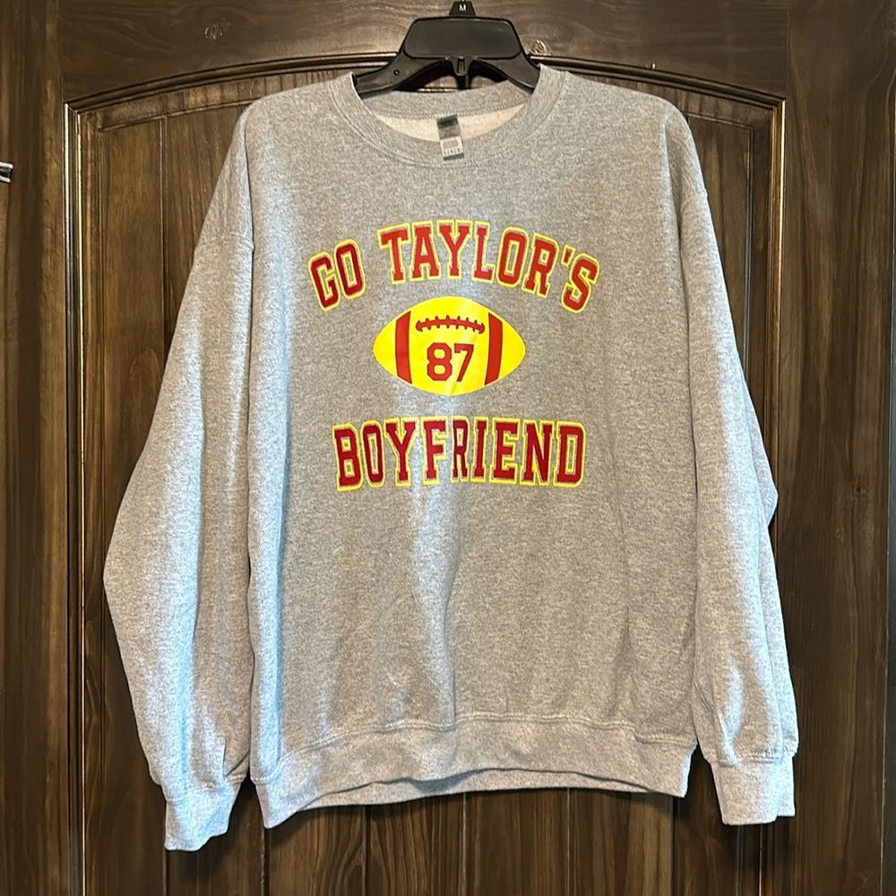 NWOT Kansas City Chiefs Taylor Swift Travis Kelce football gray sweatshirt